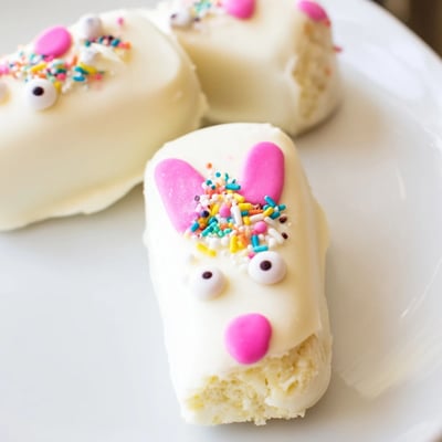 White Chocolate Bunny Cakesicles